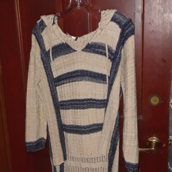 Sweater - Picture 1 of 2